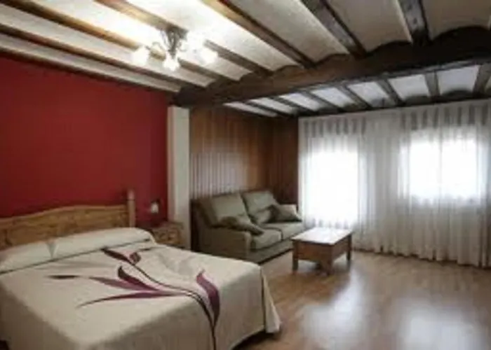 Casona Santa Coloma Hotel *