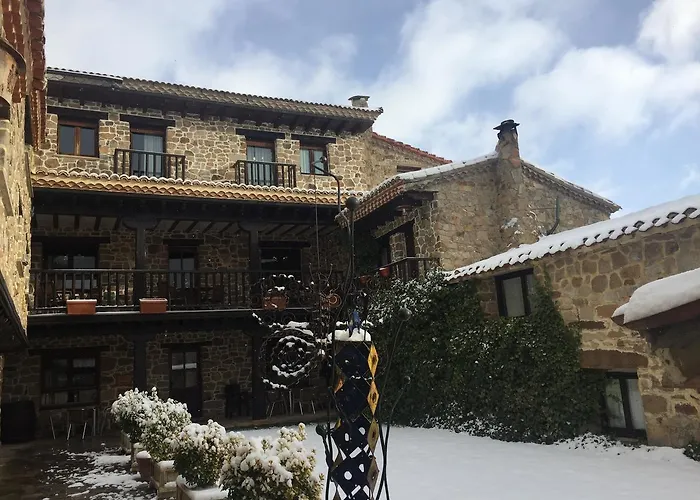 Casona Santa Coloma Hotel *